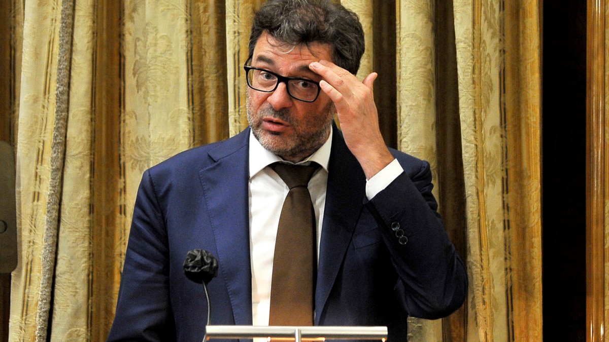 Giorgetti: “Troppi ‘esperti’ di covid in tv, serve cautela”