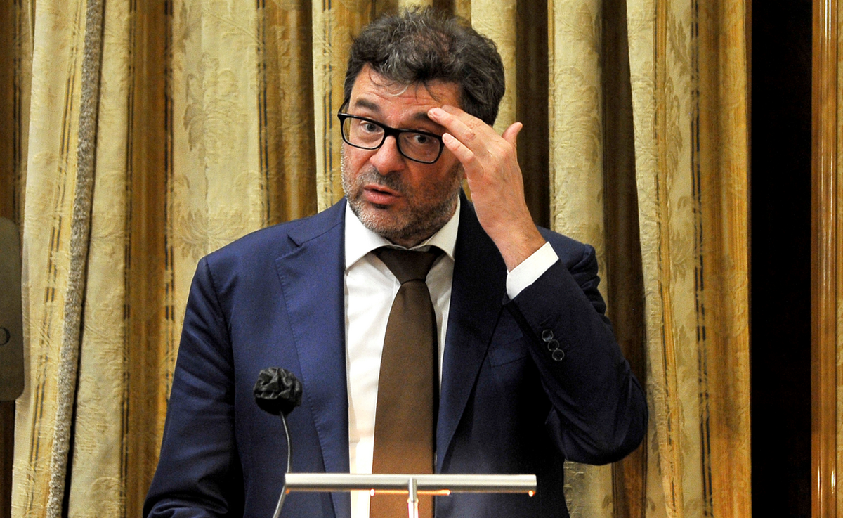 Giorgetti: “Troppi ‘esperti’ di covid in tv, serve cautela”