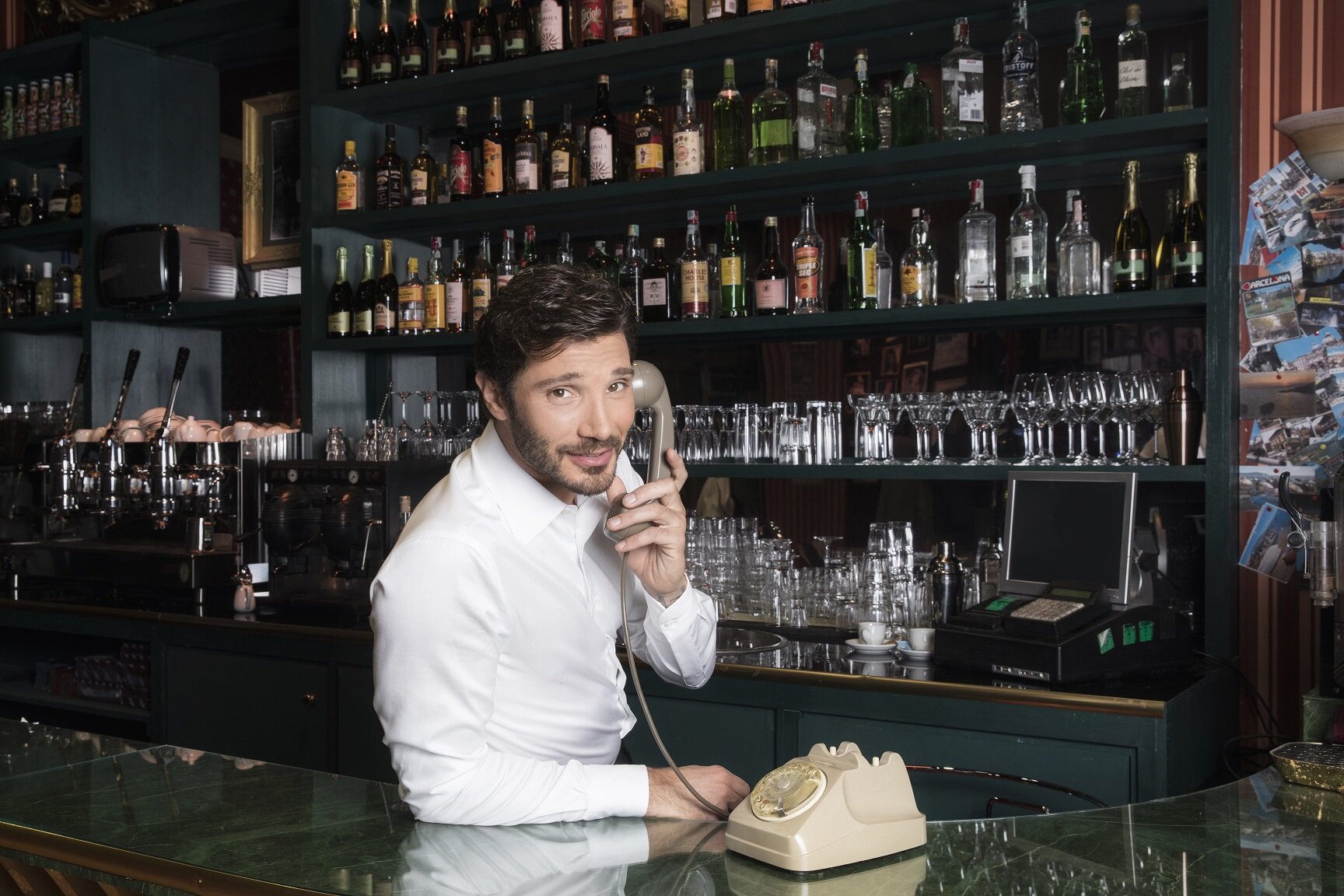 Bar Stella: Rai 2, conduttore, puntate, personaggi, quando va in onda