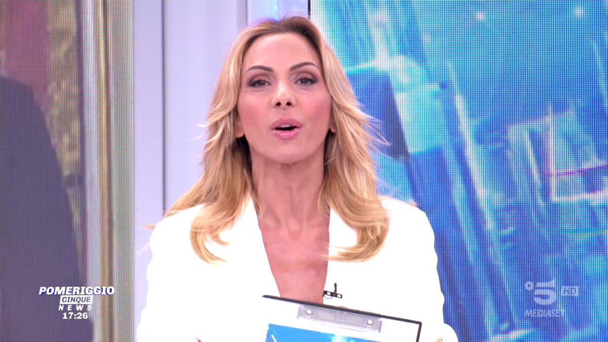 Pomeriggio Cinque News, aria di prove generali per il grande passaggio. Con Simona Branchetti ci si avvicina al dopo d’Urso?
