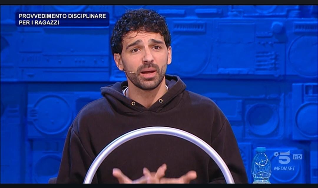 Amici 2022, puntata 30 gennaio: uno speciale senza studio, il Covid fa slittare il consueto show
