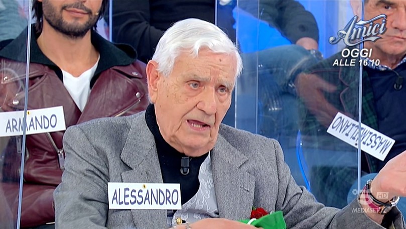 Uomini e Donne, Alessandro non guarda la Rai: “Per principio” (video)