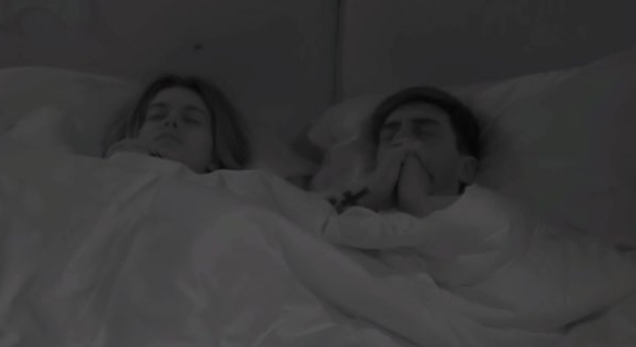 GF Vip 6, Alessandro e Sophie pregano per interrompere il giuramento al figlio