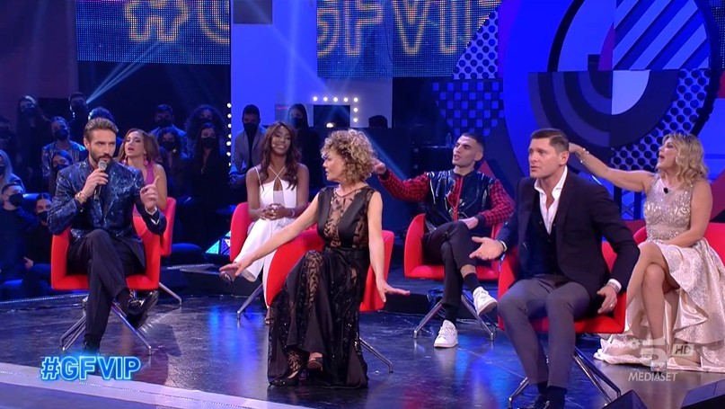 GF Vip 6, Alex Belli esce dallo studio dopo la lite con Aldo Montano: “Sei capace solo di alzare le mani” (video)