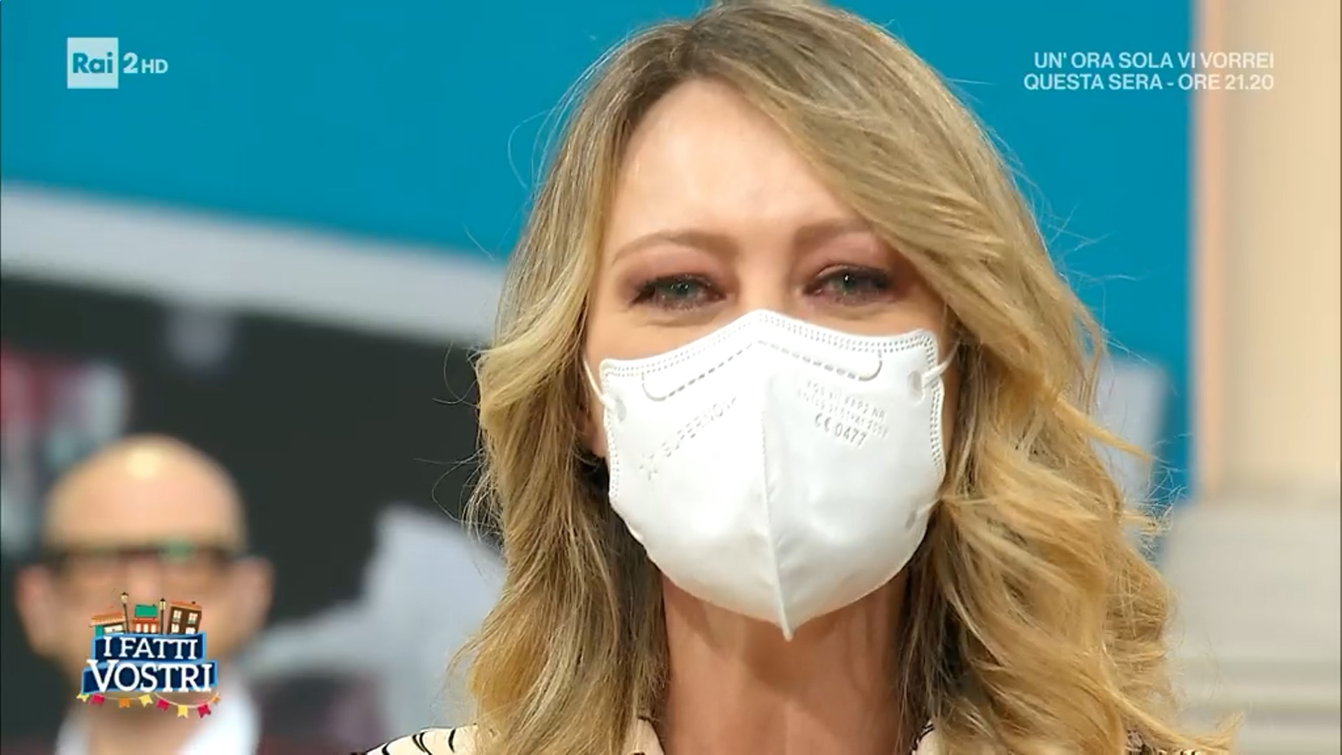 I Fatti Vostri: conduzione in mascherina Ffp2 per Anna Falchi. È la prima volta dall’inizio della pandemia
