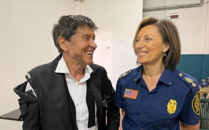 Apri tutte le porte, Gianni Morandi: la canzone di Sanremo 2022 con un messaggio di speranza ed entusiasmo