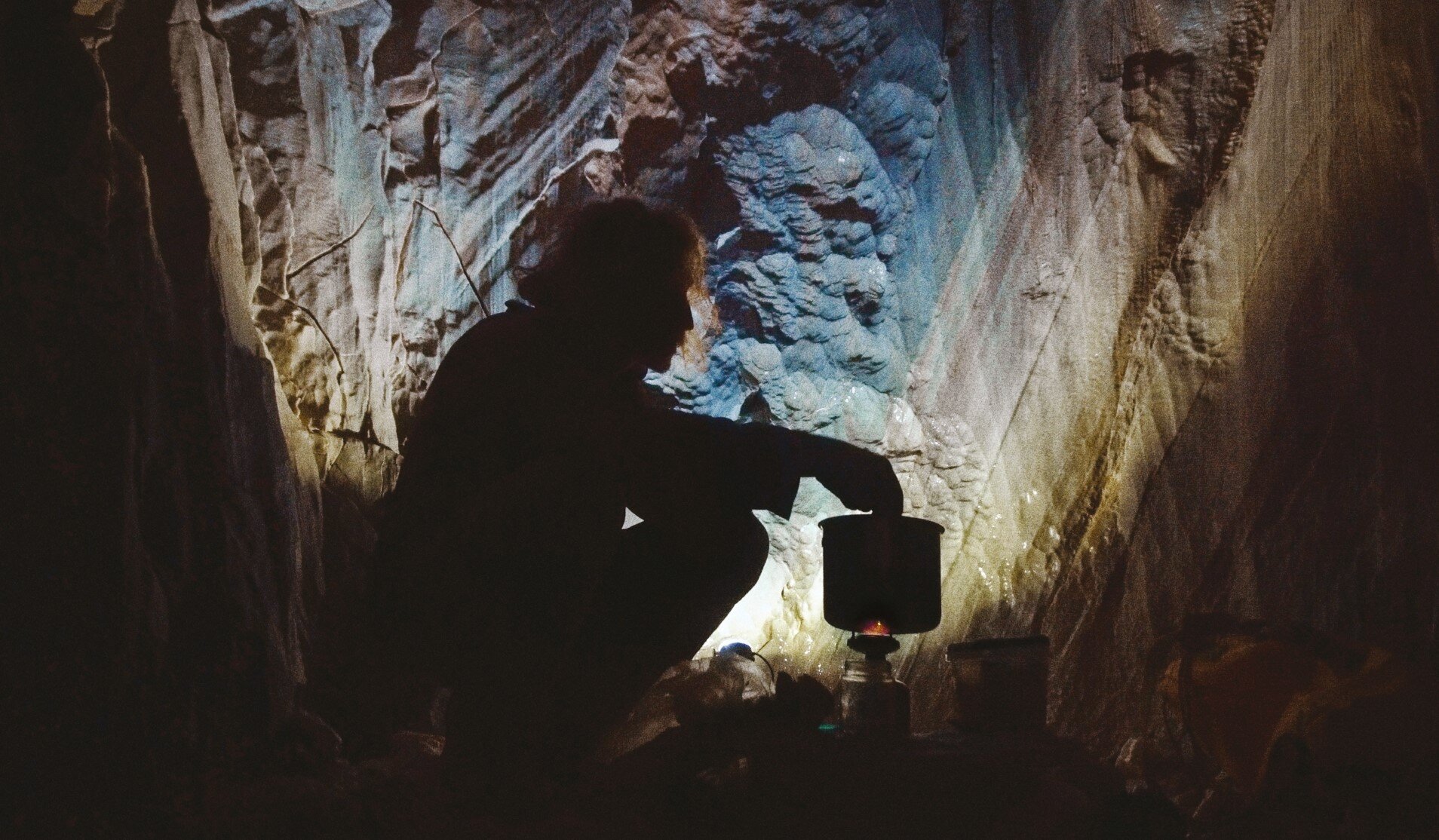 Caveman – Il gigante nascosto: trailer e tutte le anticipazioni sul documentario dedicato all’artista Filippo Dobrilla