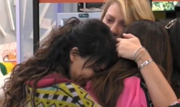 GF Vip 2022: Delia Duran lascia Alex Belli dopo l’aereo per i Solex? La reazione (video)
