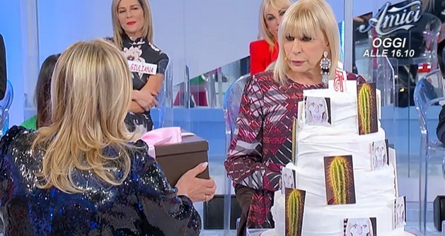 Uomini e Donne, la poesia di Tina Cipollari a Gemma Galgani: “Parole piene di verità” (video)