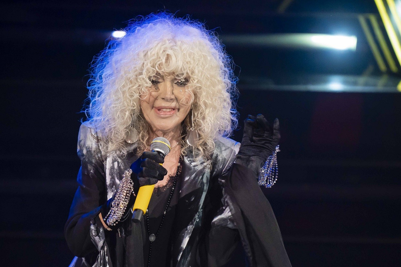 Sanremo 2022, Donatella Rettore: “Con affetto, dico: Morandi, ti devi ritirare!”
