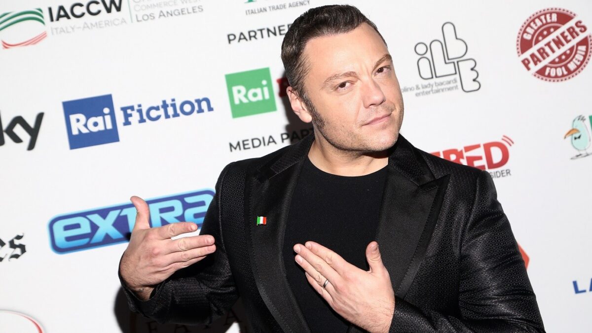 Tiziano Ferro, Il mondo è nostro: la tracklist del nuovo album (con Sting, Ambra e Roberto Vecchioni tra i featuring)