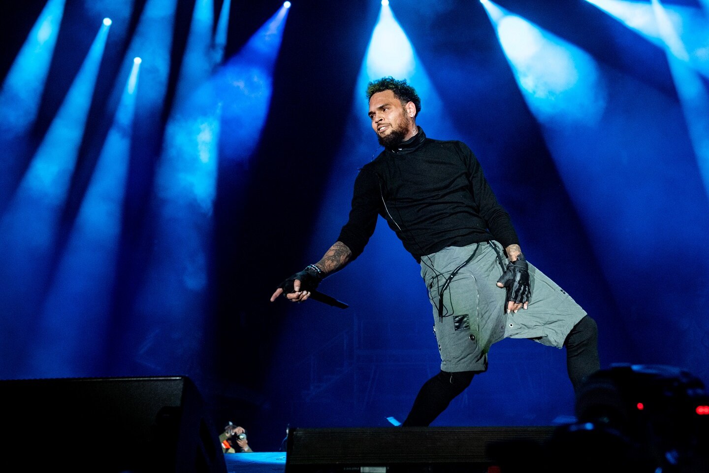Chris Brown accusato di aver drogato e violentato una cantante ballerina