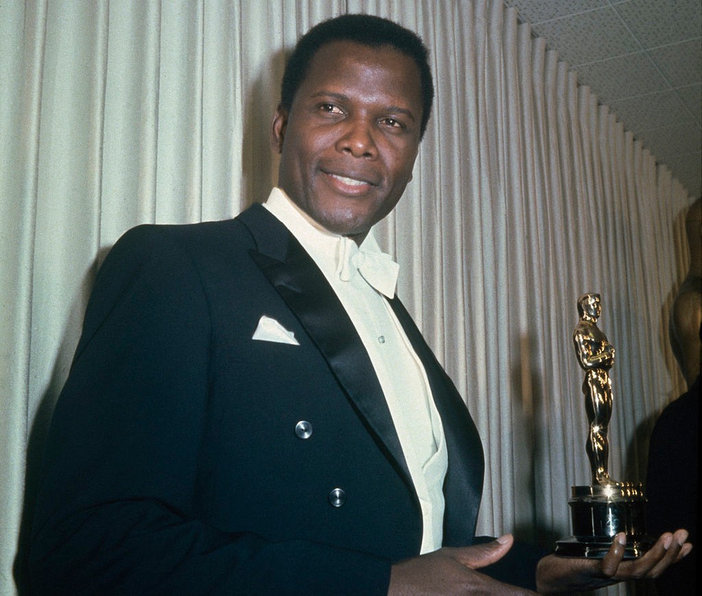 Sidney Poitier è morto: è stato il primo attore afroamericano a vincere l’Oscar