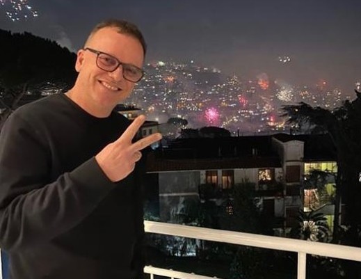 Gigi d’Alessio è diventato papà per la quinta volta: “Benvenuto Francesco”