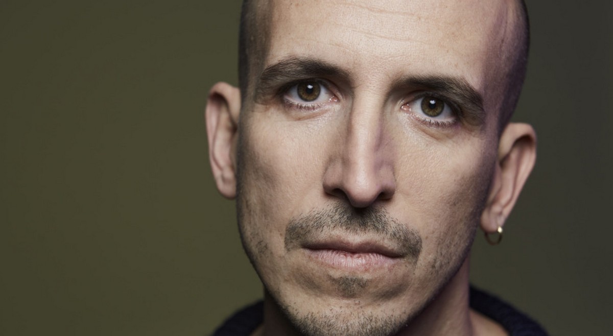 Giovanni Truppi a Sanremo 2022 con Tuo padre, mia madre, Lucia: “Questa canzone mi rappresenta molto bene”