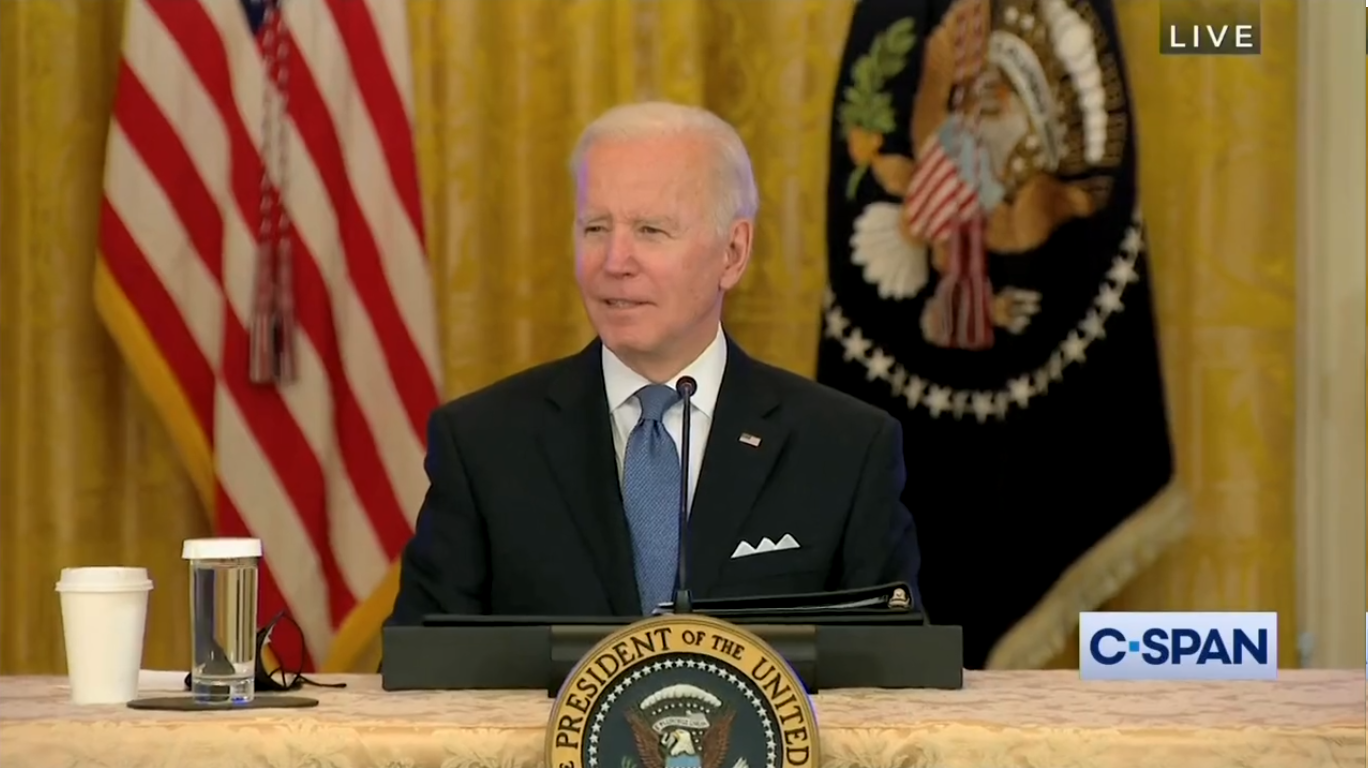 Gaffe clamorosa di Joe Biden: “Che figlio di p…” in diretta tv ad un giornalista di Fox News (VIDEO)