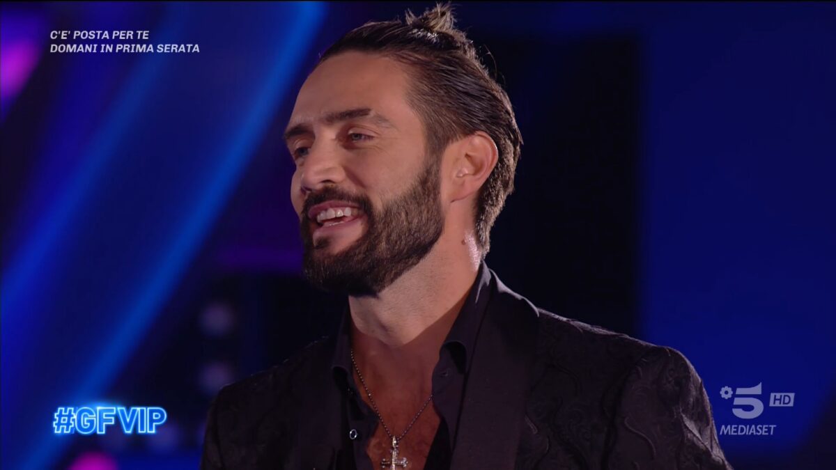 GF VIP 6, Alex Belli: “Sotto le coperte con Soleil c’è stata complicità er0tica” (VIDEO)