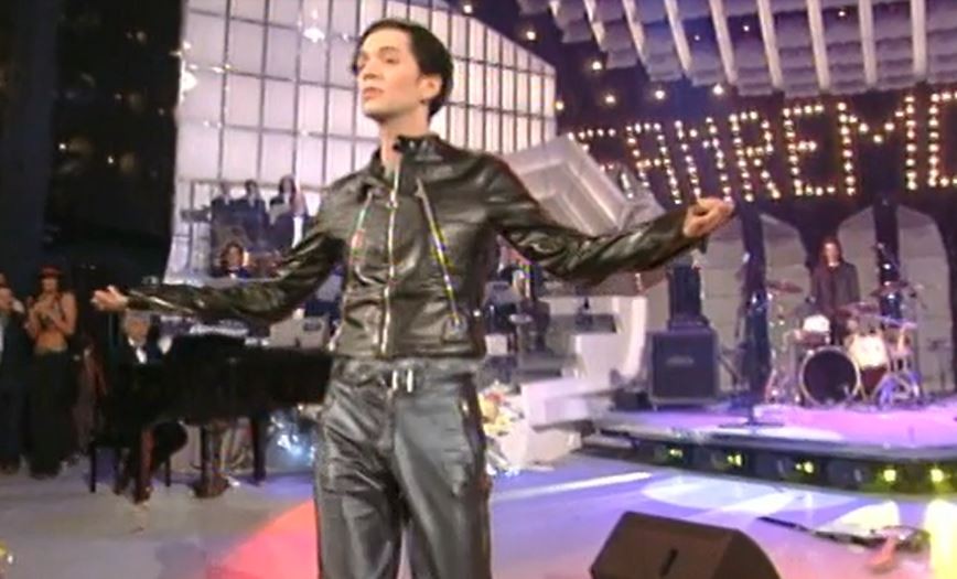 Aspettando Sanremo 2022, 5 super ospiti internazionali che hanno fatto la storia del Festival