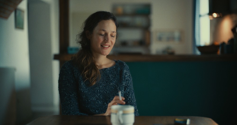 Stringimi Forte: trailer italiano e tutte le anticipazioni sul film di Mathieu Amalric
