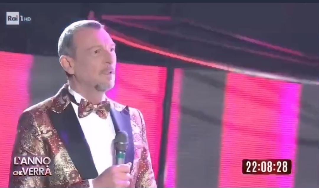 Capodanno 2022, i Cugini di Campagna cantano i Maneskin e Amadeus ferma l’esibizione (video)