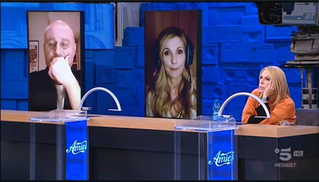 Amici 2022, Lorella Cuccarini, Rudy Zerbi e Veronica Peparini in collegamento da casa nella puntata di domenica 9 gennaio