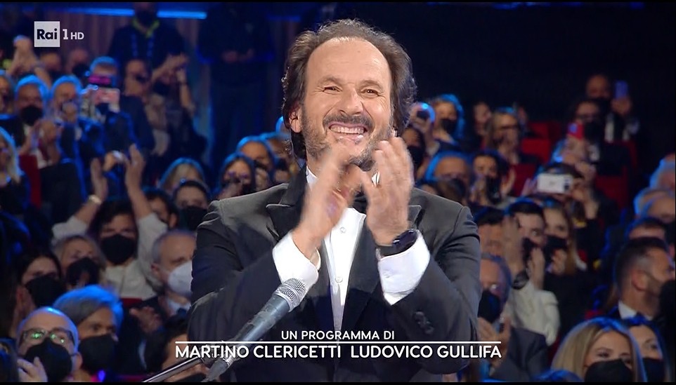 Sanremo 2022, il miracolo della seconda serata: si chiude prima dell’1 di notte (e si vede qualcosa)