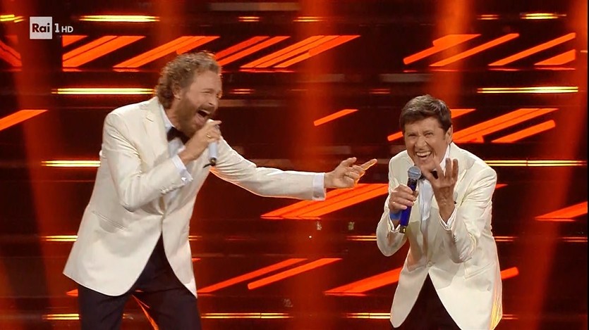 Sanremo 2022, lo show di Morandi e Jovanotti è da veri superospiti (ma poi si esagera)
