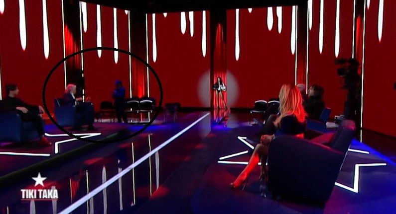 Tiki Taka, Chiambretti legge un comunicato, Zazzaroni lo fredda. E fuori onda… (Video)