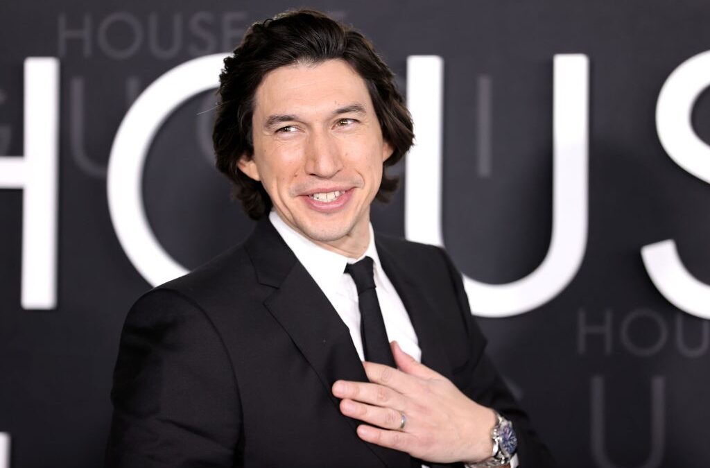 Adam Driver e Penelope Cruz in “Ferrari”, Chloë Grace Moretz e Joseph Gordon-Levitt in “White Night”