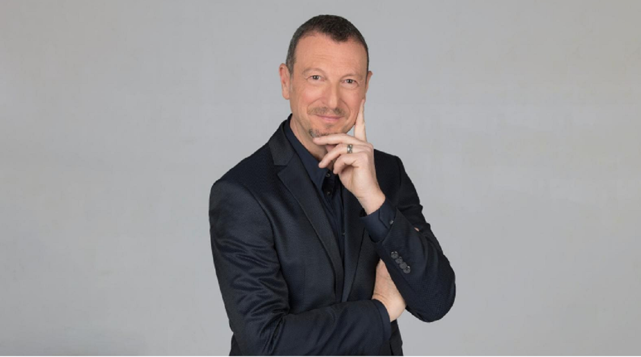 Amadeus presenta Sanremo 2023 su Rai Radio 2 oggi, 6 dicembre 2022: cosa è successo