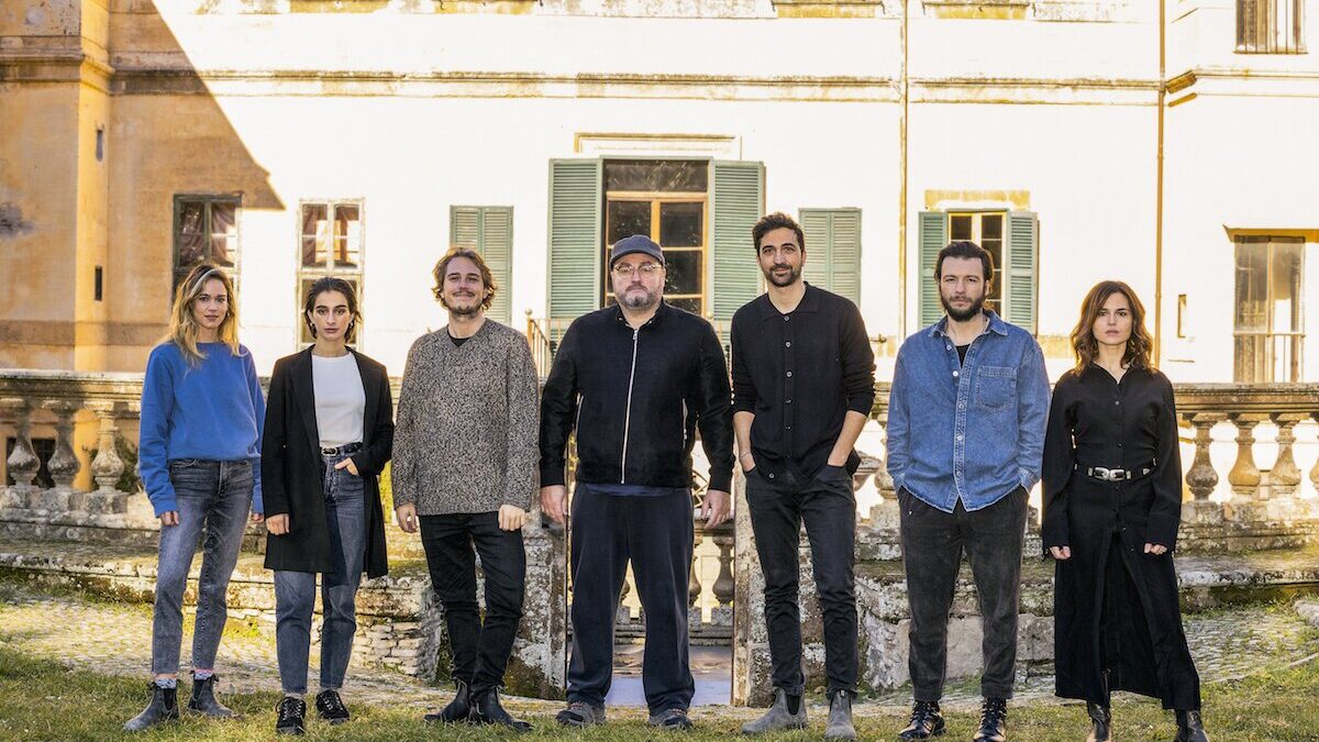 Briganti, via alle riprese della serie Netflix “crime-western”: il cast