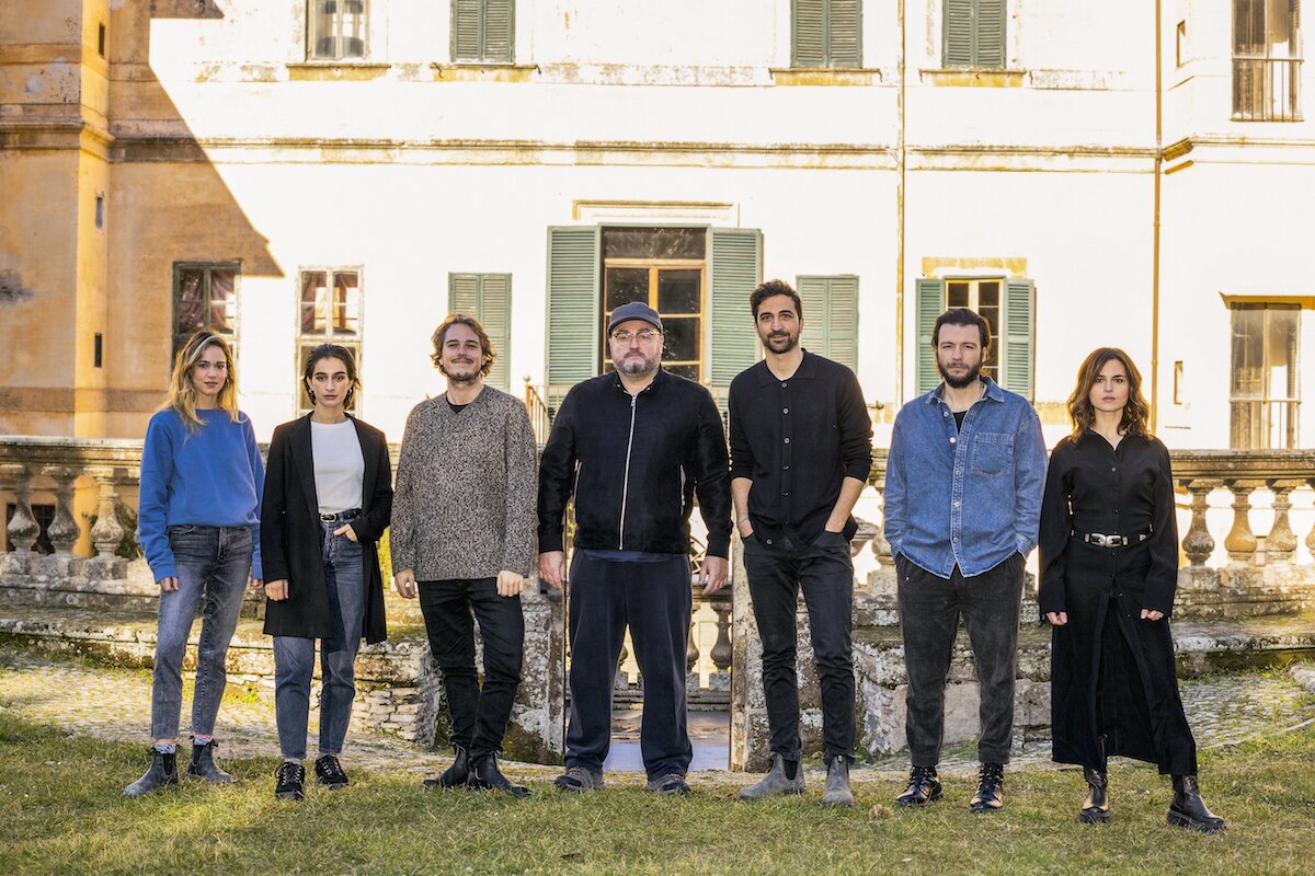 Briganti, via alle riprese della serie Netflix “crime-western”: il cast