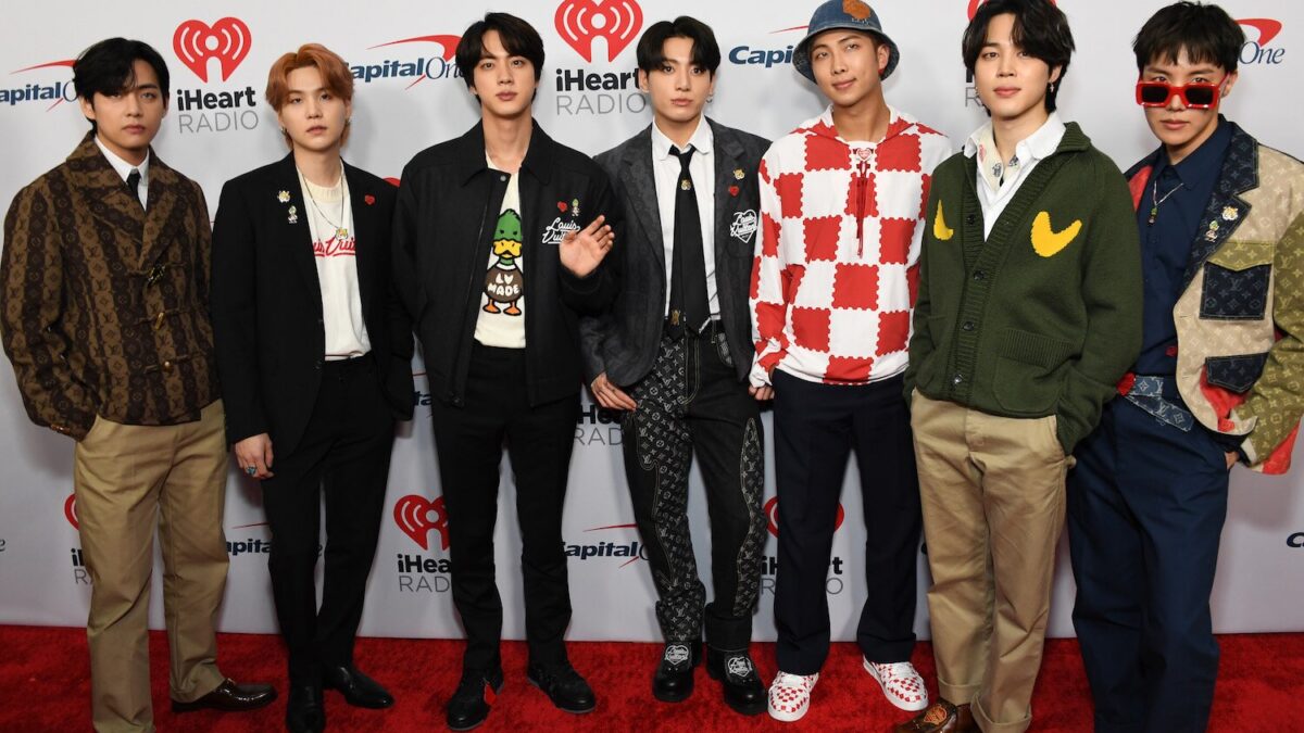 Gadget musicali: 10 idee regalo per chi è superfan dei BTS