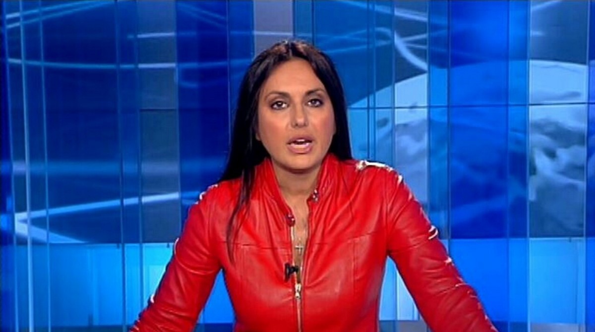 Tg1, incendiata auto della giornalista Cinzia Fiorato: “Gravissima azione intimidatoria”