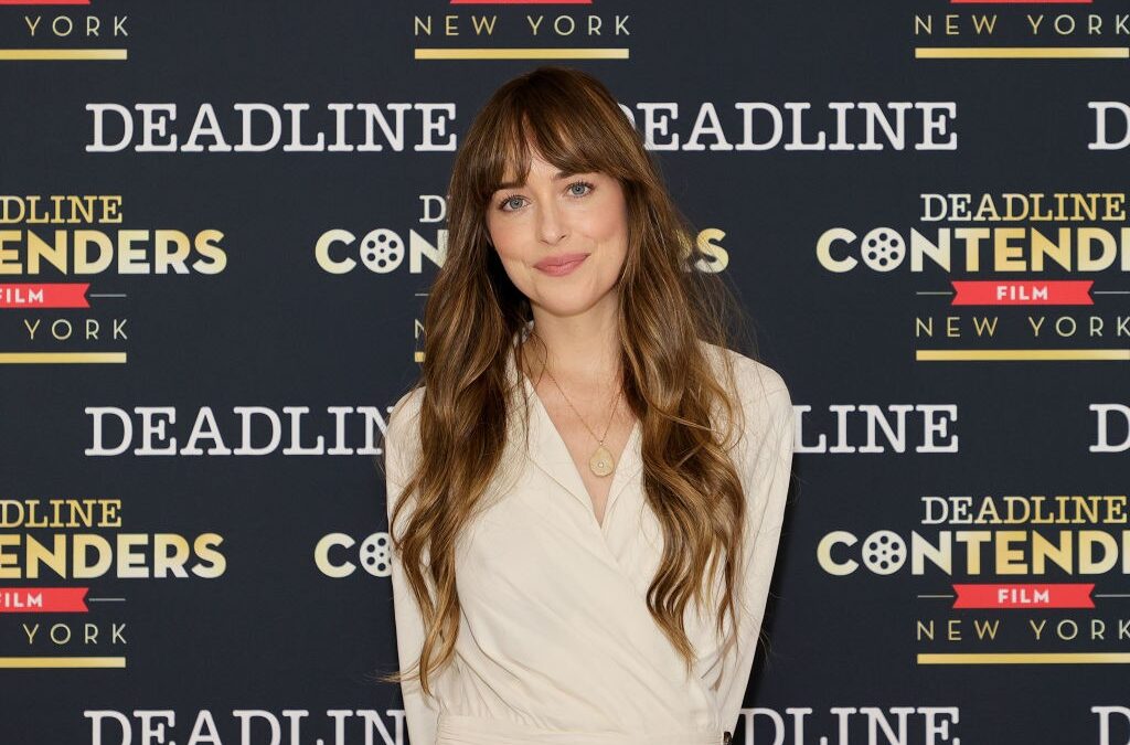 Dakota Johnson sarà “Madame Web” nello spinoff di Spider-Man e Geoffrey Rush interpreterà Groucho Marx in “Raised Eyebrows”
