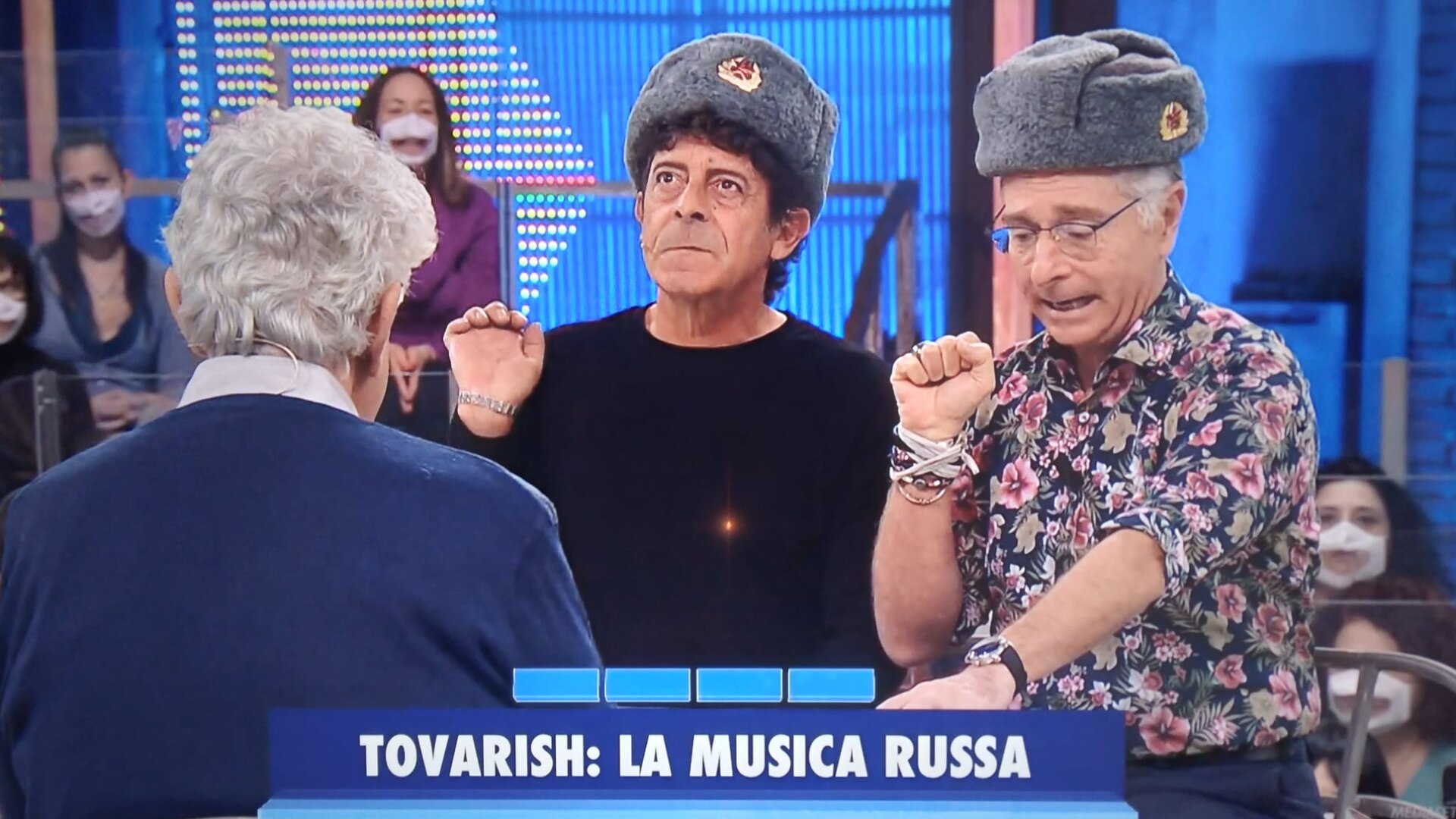Avanti un altro, la gag sui russi fa discutere. Ma la puntata è stata registrata a dicembre (e non poteva essere tagliata)