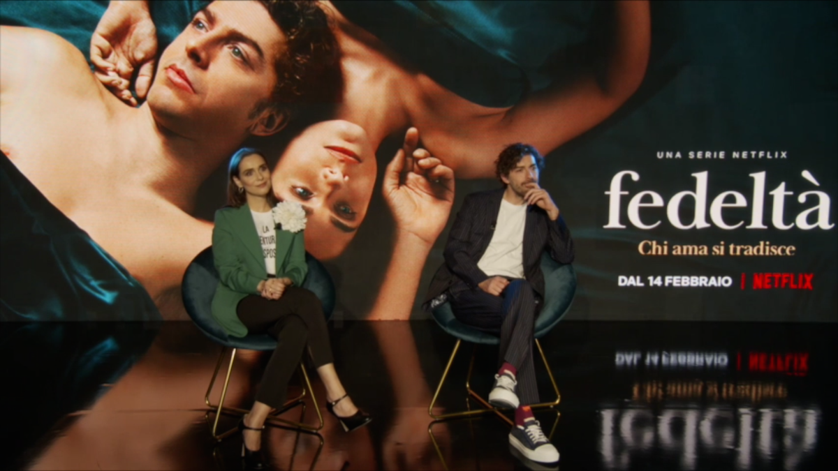 Fedeltà, Lucrezia Guidone e Michele Riondino: “Noi per primi siamo stati spettatori di questa storia” (Video)