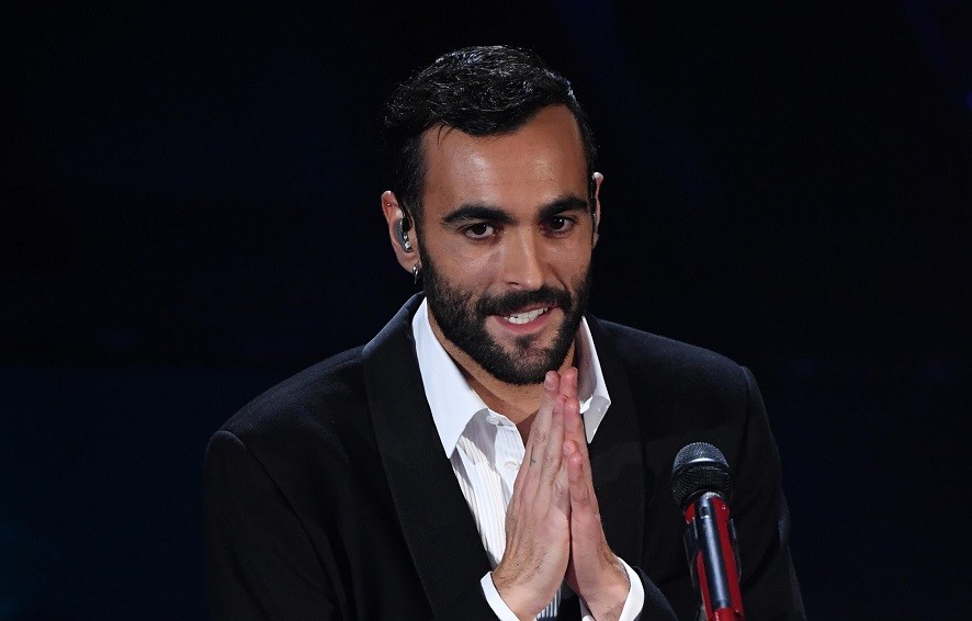 Marco Mengoni a Sanremo 2022: il cantante ospite nella finale di sabato 5 febbraio