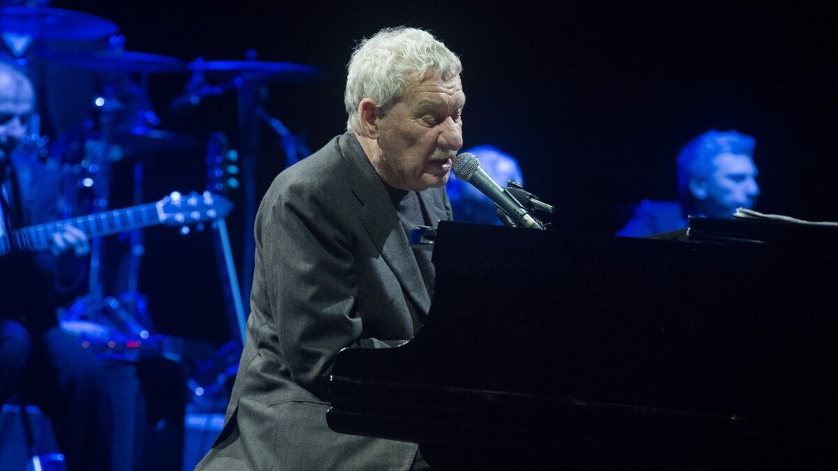 Paolo Conte, Via con me: il film che racconta passioni e canzoni celebri del cantautore stasera su Rai3