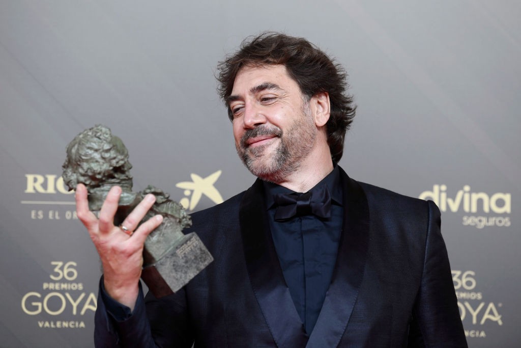 Goya 2022: tutti i vincitori e la dedica di Javier Bardem a Penelope Cruz (video)