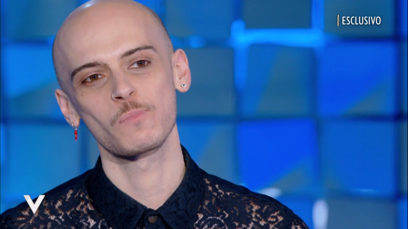 Jonathan Bazzi, uno scrittore ospite di Verissimo. Silvia Toffanin ormai la Fabio Fazio di Mediaset