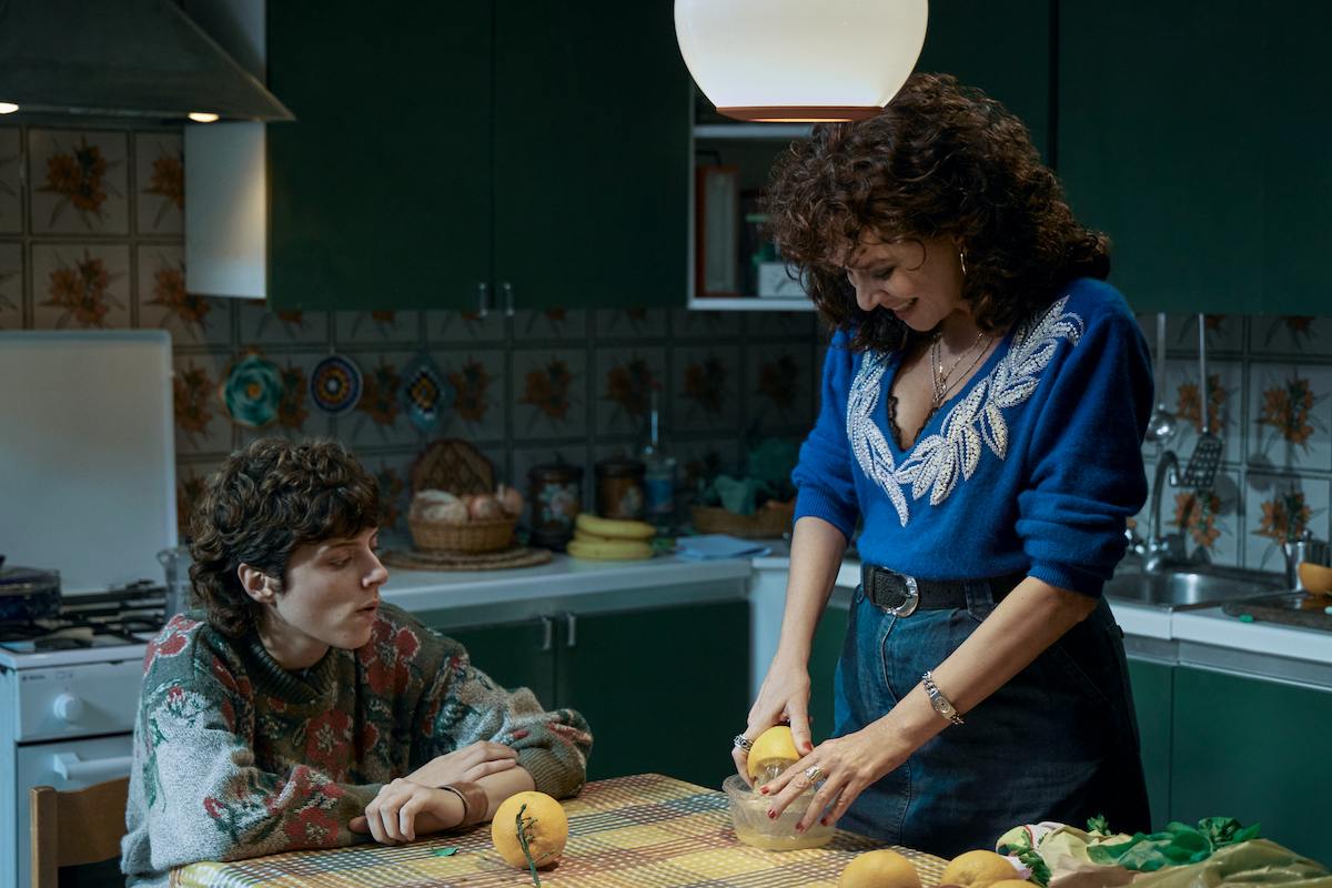La Vita Bugiarda degli Adulti, la Napoli Sottosopra di Ferrante che fa delle menzogne il suo vero motore: la recensione della serie Netflix