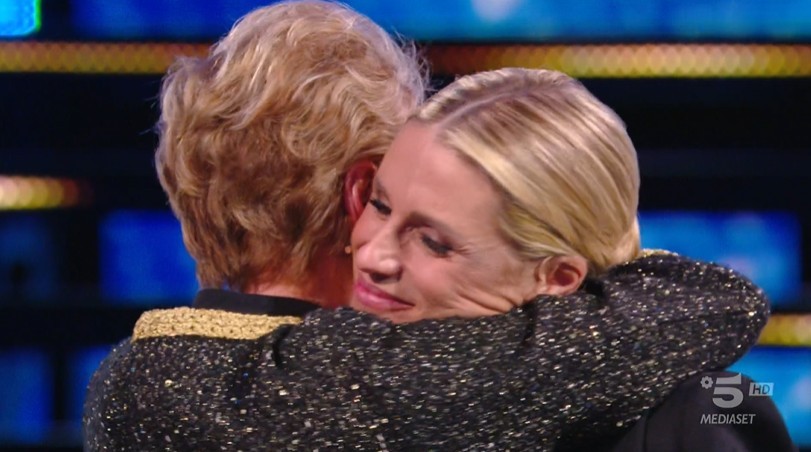 Michelle Impossible, Silvia Toffanin intervista mamma Ineke: “La setta? E’ stata terribile” (video)