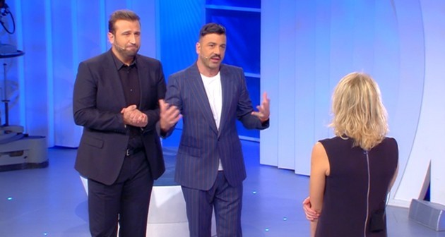 C’è posta per te 2022, le battute di Pio Amedeo su Belen Rodriguez e Fedez (video)