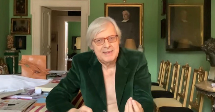 Sgarbi risponde a Bravi: “Mi riferivo alla canzone, il testo di Mogol è sacro”