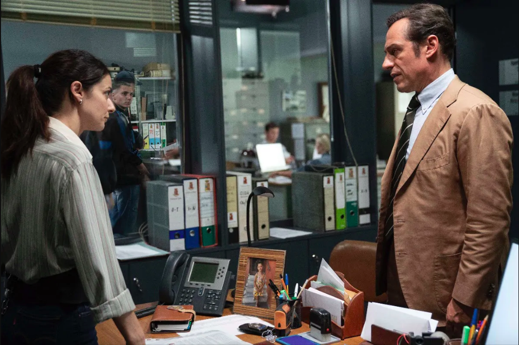 Vostro Onore, l’equilibrio necessario per stare su Raiuno pur facendo qualcosa di nuovo: la recensione