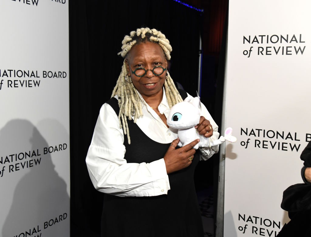 Whoopi Goldberg nella bufera per dichiarazioni sull’Olocausto