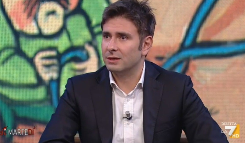 Di Martedì, l’attacco di Di Battista a Benigni: “I campi di concentramento furono liberati dai russi, non dall’America”