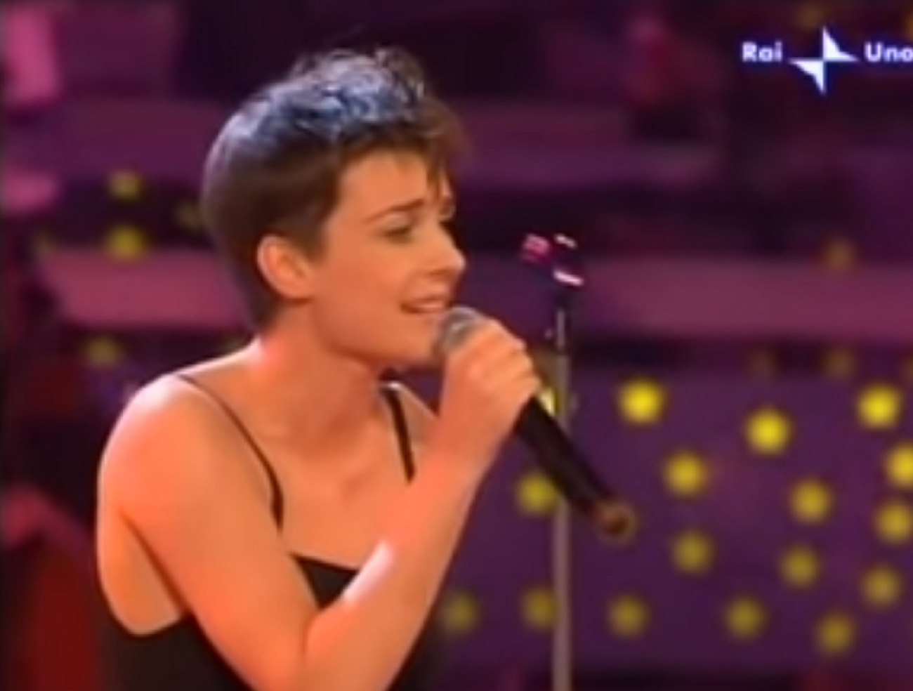 Elsa Lila arrestata: aveva partecipato al Festival di Sanremo nel 2003 e nel 2007