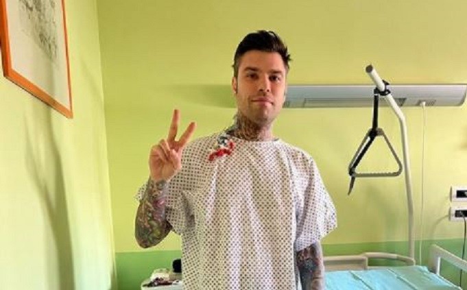 Fedez dopo l’operazione: “Settimana scorsa ho scoperto di avere un raro tumore”